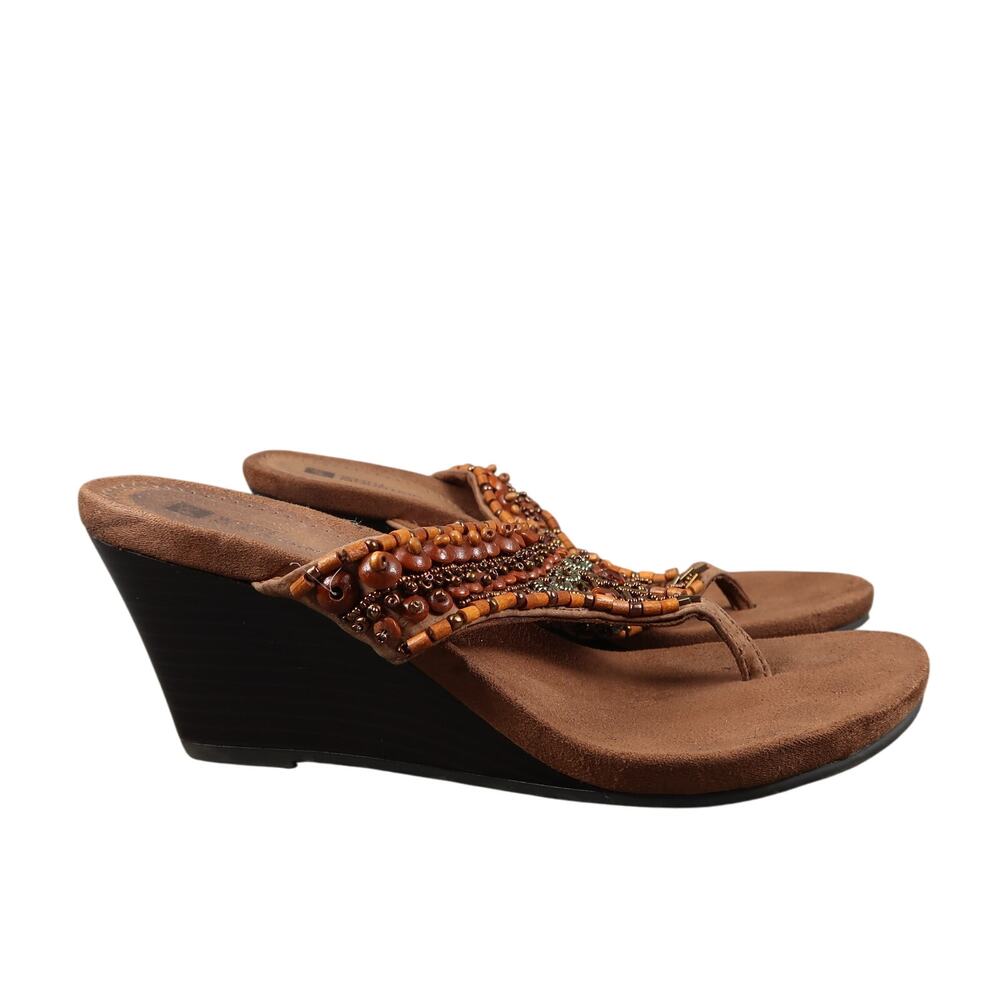 White Mountain Shoes Womens 7 Sandals Wedge Flip Flop Slip On Beaded Leather